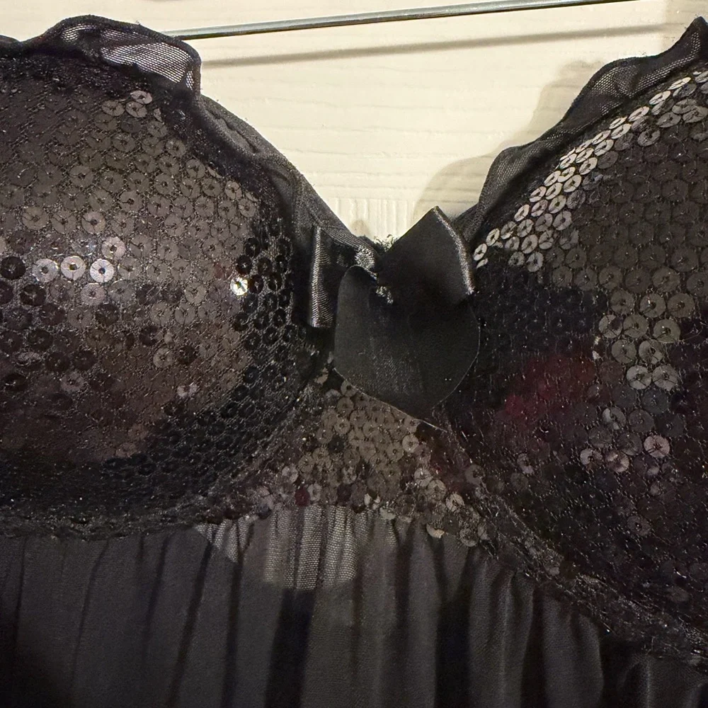 Lingerie - Picture 2 of 8